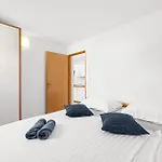 דירה 1 Bedroom Cozy In *