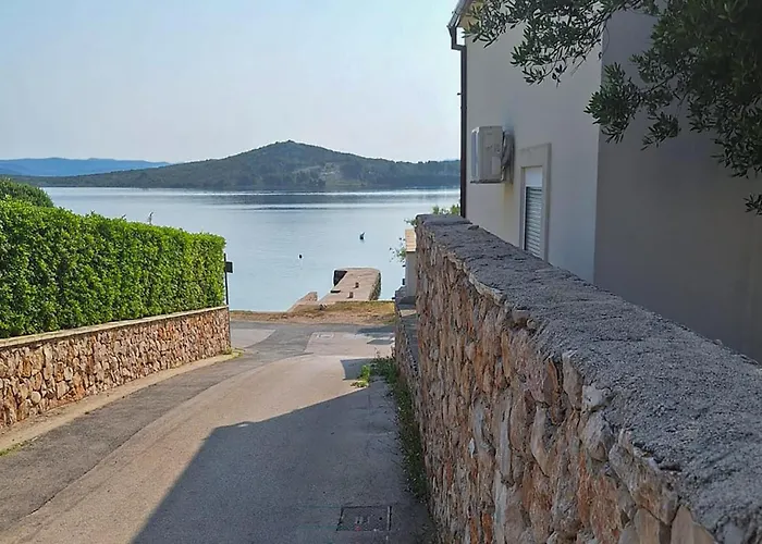 1 Bedroom Cozy In * Betina (Sibenik-Knin)
